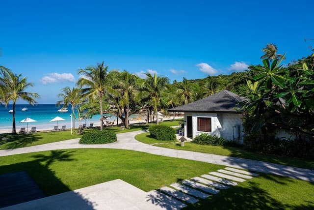 Grand Deluxe Pool Villa Beachfront