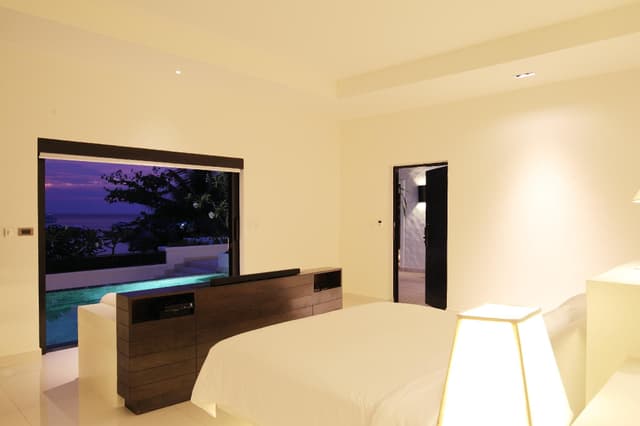 Grand Pool Suite Beachfront