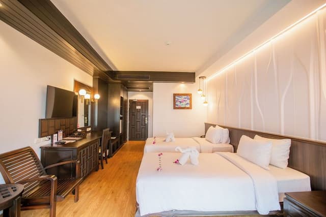 Deluxe Room, Pool View