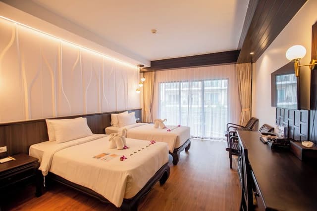 Deluxe Room, Pool View