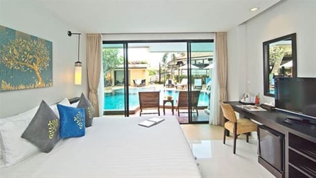 Deluxe Pool Access