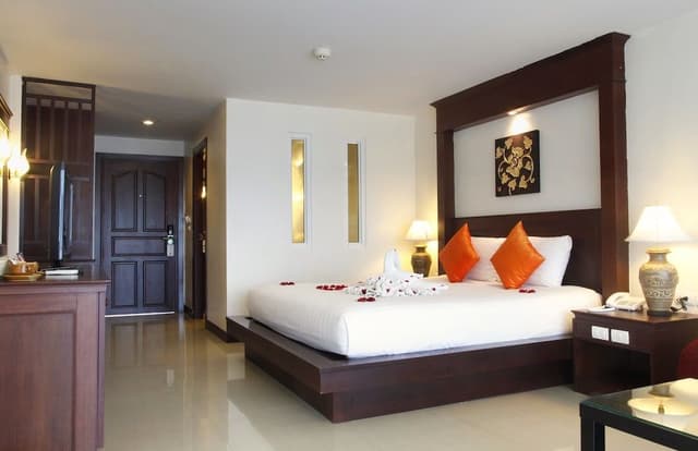 Deluxe Partial Sea View