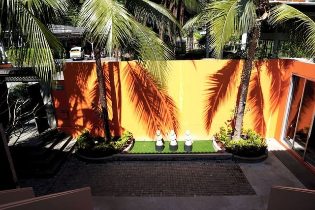 Deluxe King Pool View
