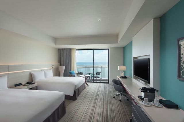 TWIN EXECUTIVE ROOM W/ OCEAN VIEW AND BALCONY