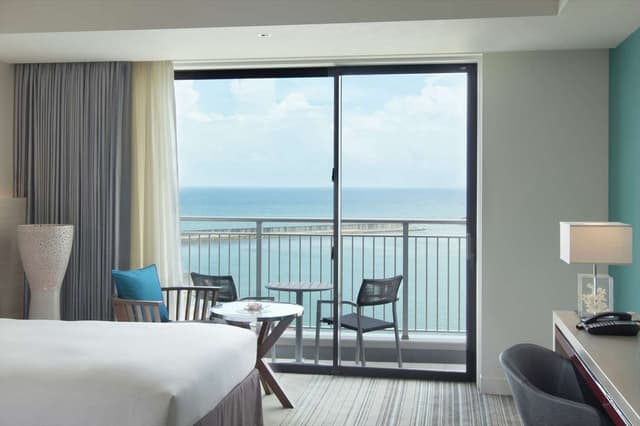 TWIN EXECUTIVE ROOM W/ OCEAN VIEW AND BALCONY