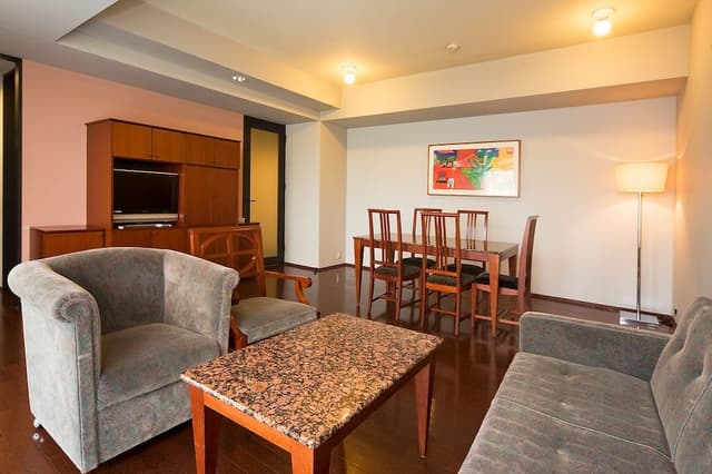 Suite, Smoking