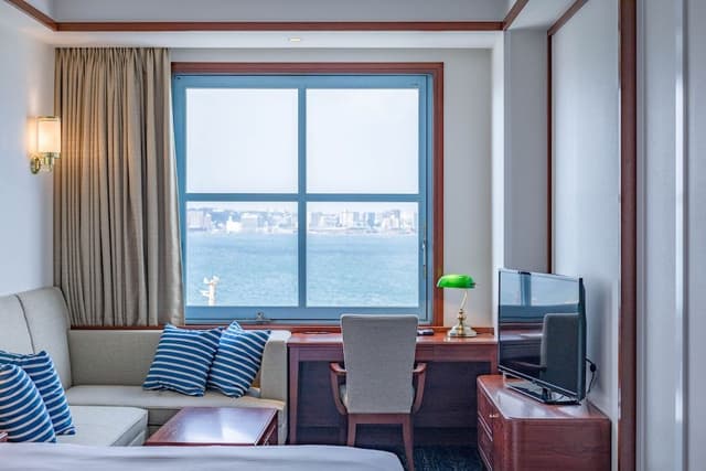 Premier Deluxe Twin With Ocean View (Club Lounge Access Included), Non Smoking
