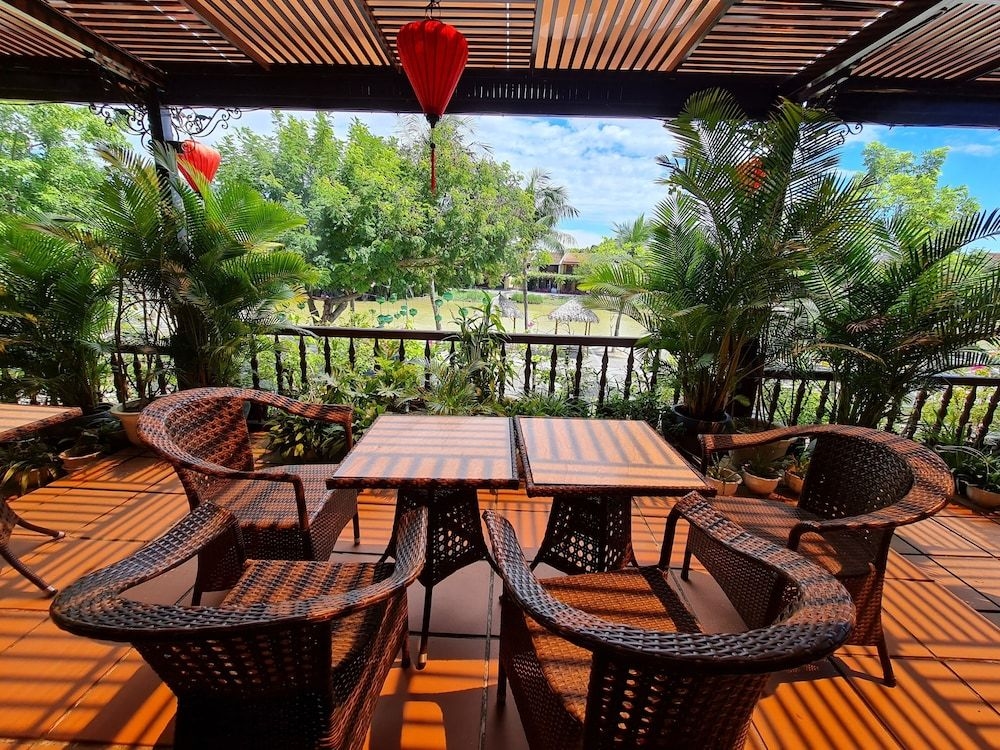 Long Life Riverside Hotel3