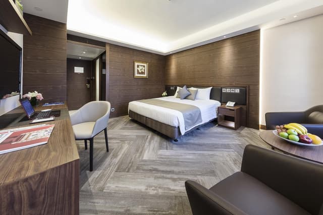 Signature Plus King Room