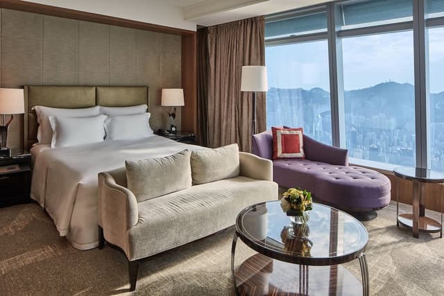 Club Room, 1 King Bed, Smoking, Harbor View