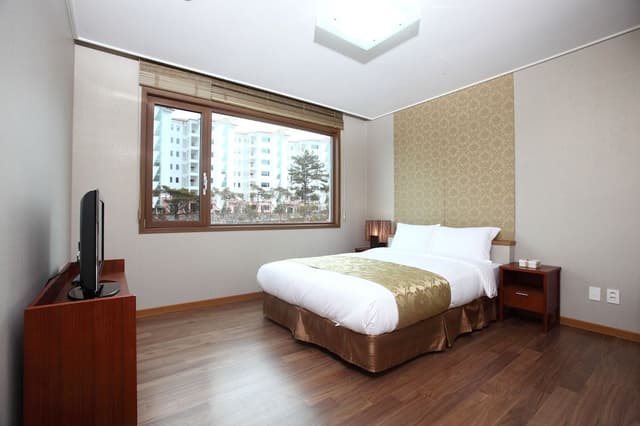 Resort B
