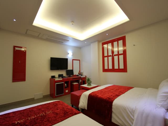 Deluxe Twin Bed Room