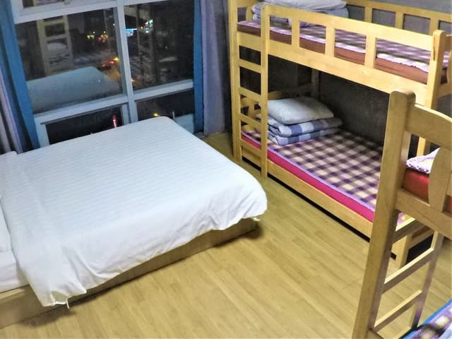 Family Room (5 Adults)