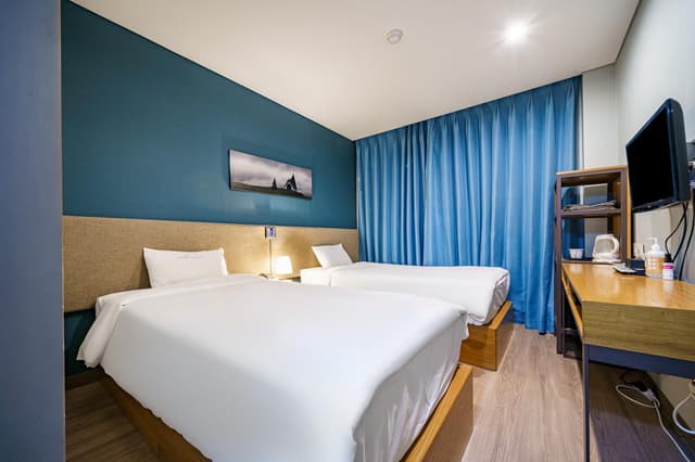 Twin Bussiness Room