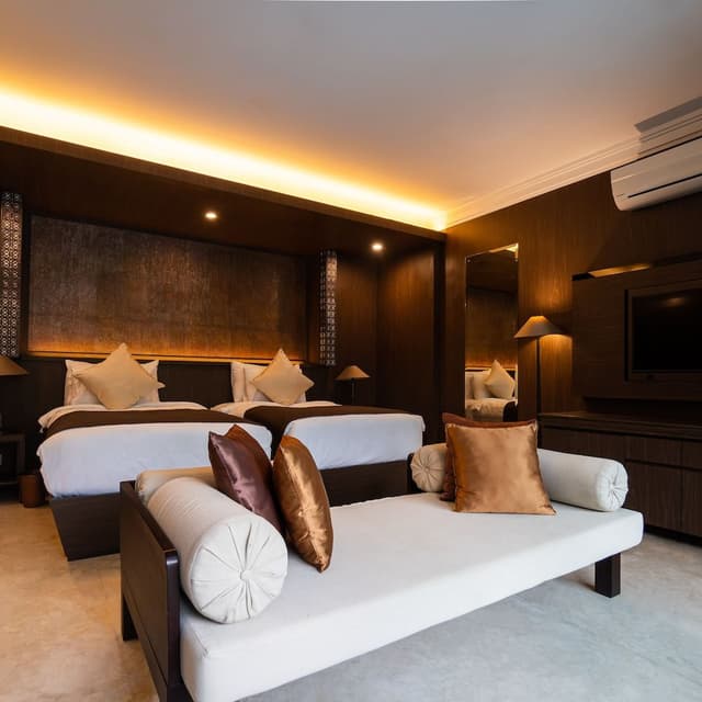 Suite, Balcony, Pool View