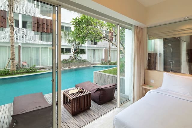 Grand Premier with Pool Access