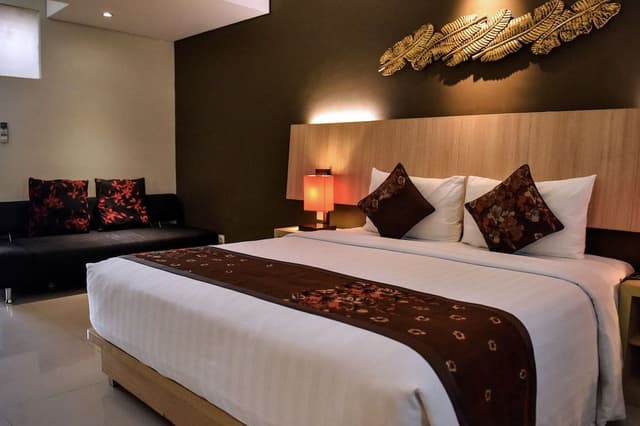 Family Room, 1 King Bed, Non Smoking, City View