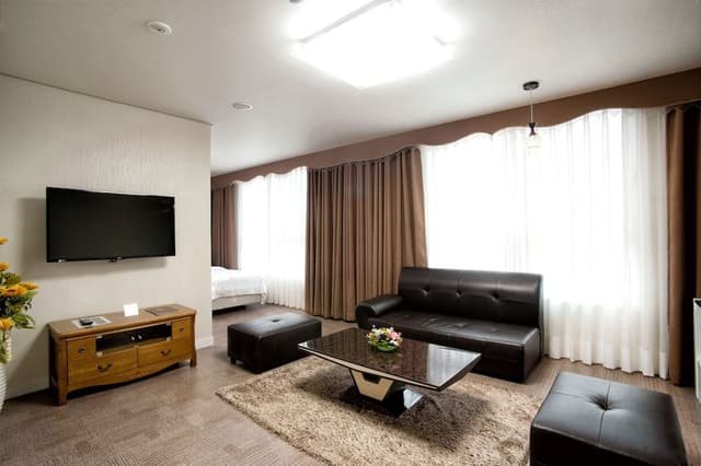 Deluxe Suite (Room Only)
