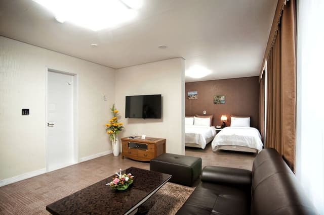 Deluxe Suite (Room Only)