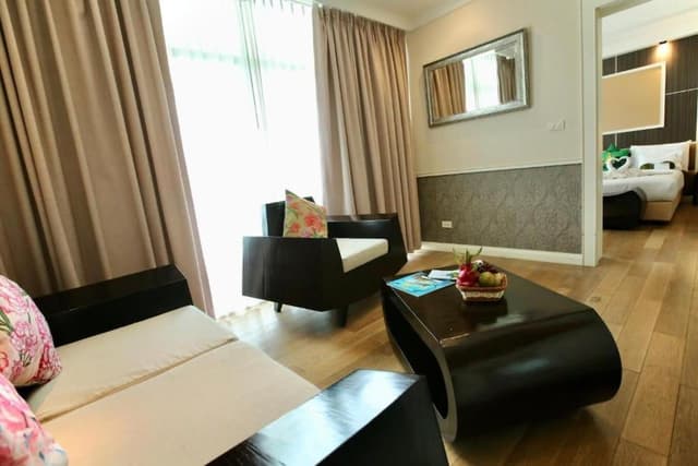 Executive Suite, Pool View