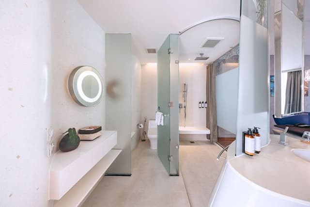 Deluxe Double Room Pool View