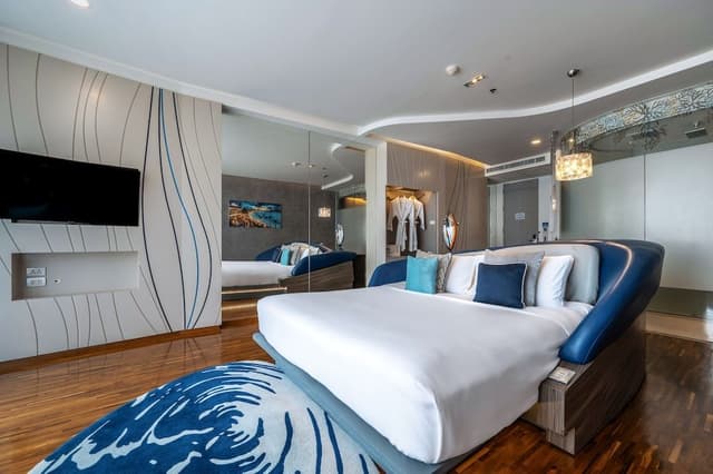 Deluxe Double Room Pool View