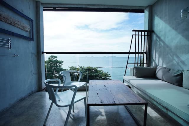 Deluxe Ocean View Twin Bed