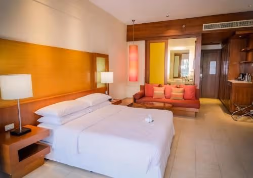 Premium Lagoon Access, Guest room, 1 King, Poolside view