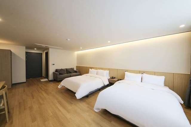 Premier Room