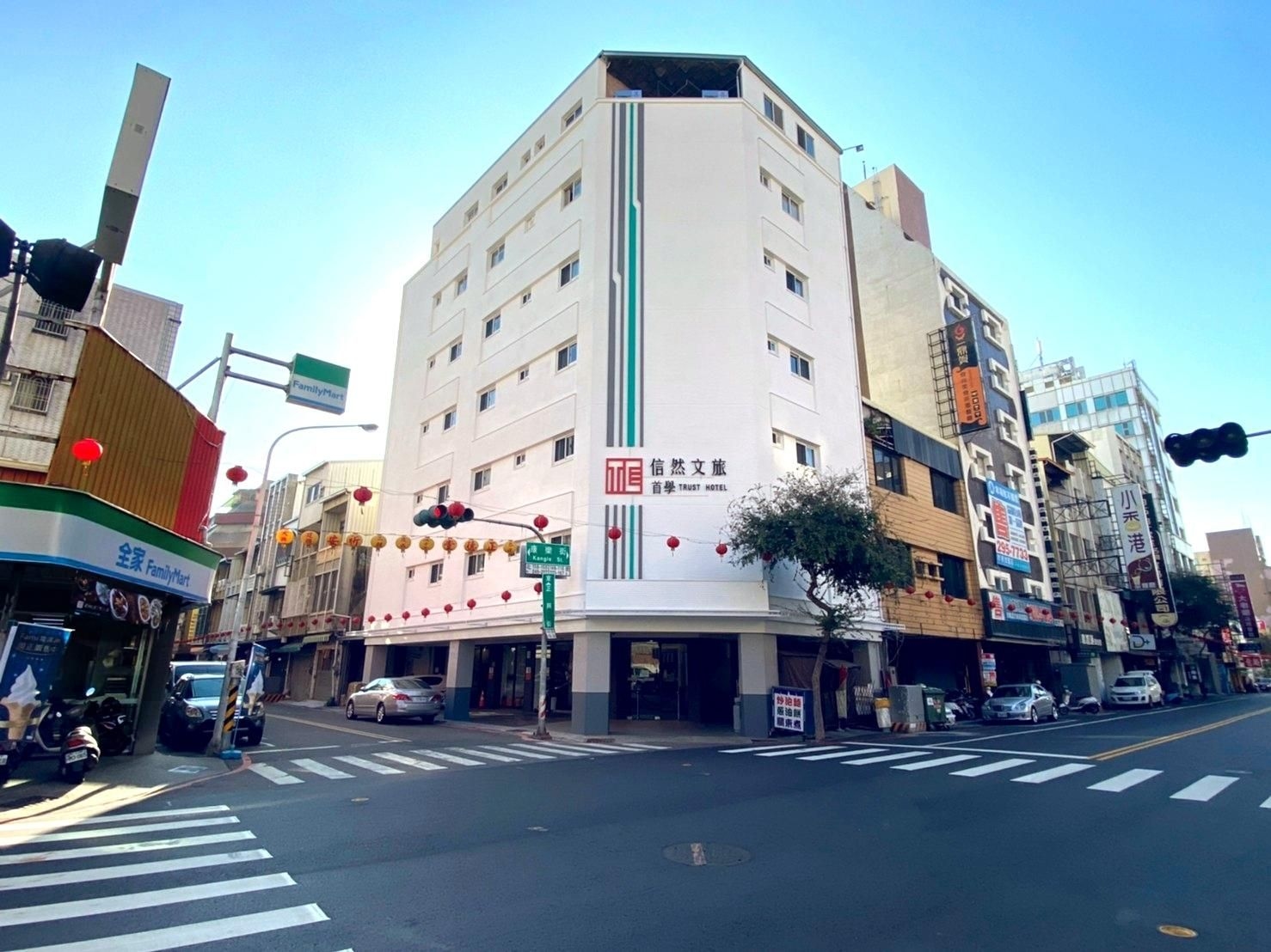 โรงแรมทรัสต์ (Trust Hotel)0