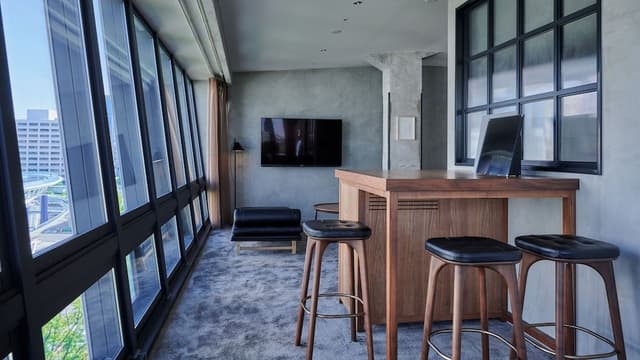 L06 Forest Corner Suite Room