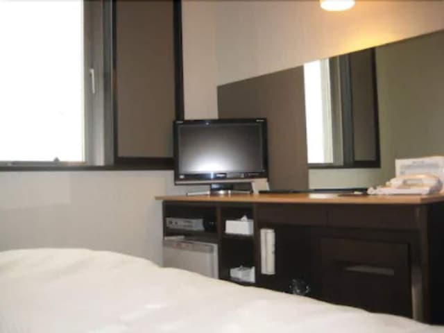 Single Room, Smoking