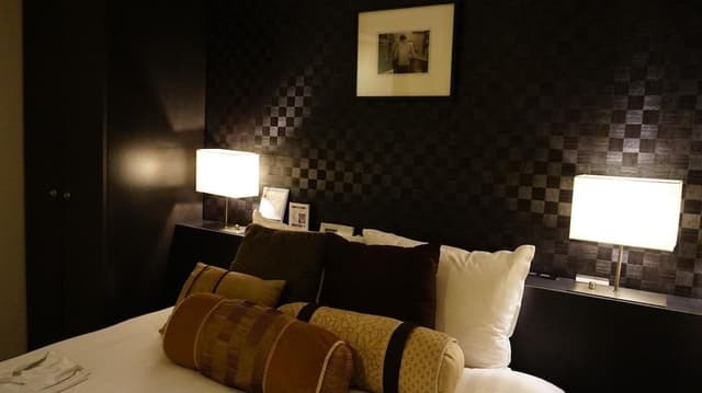 Double Room, Smoking