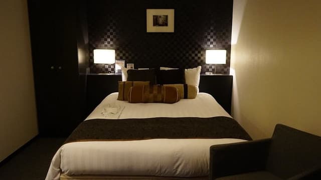 Double Room, Smoking