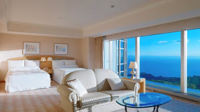 Suite, 2 Twin Beds (Sea Side)