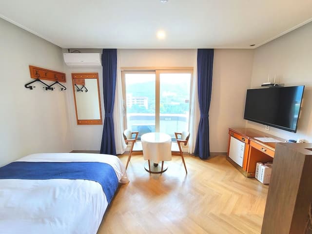Corner Double Room