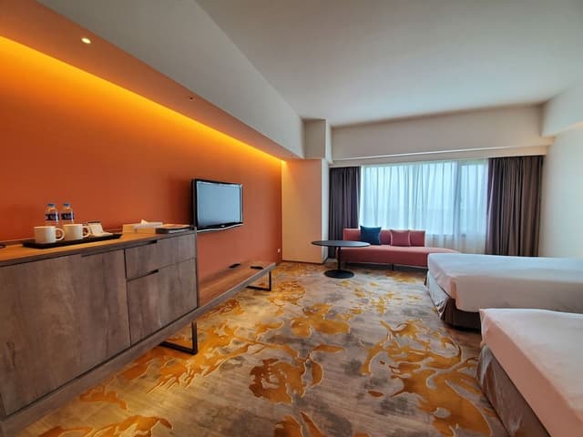 Deluxe Twin Room with Bathtub