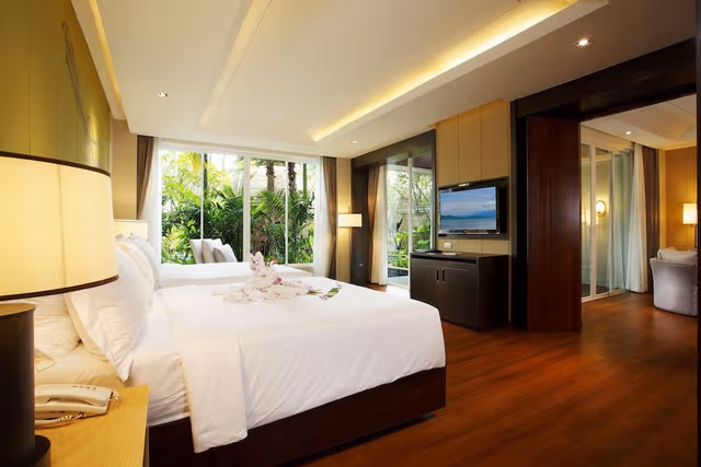Suite, Pool Access (Moken)