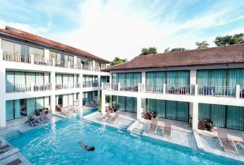 Deluxe Pool View