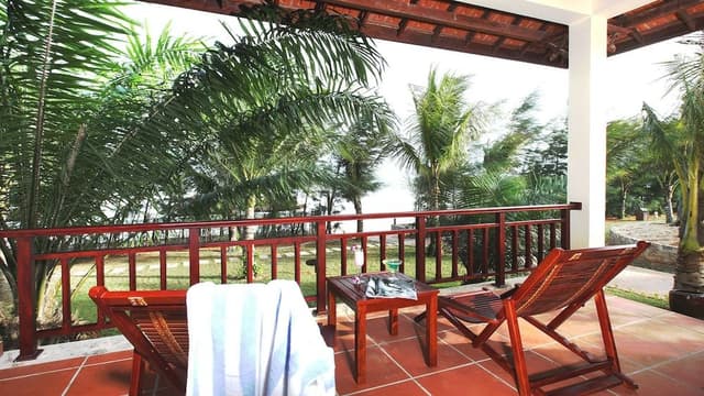 Bungalow, Beachfront