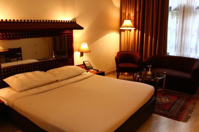 Deluxe Double Room (2 Adults + 1 Child)