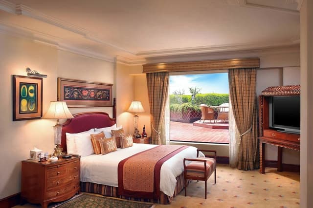 DAY USE ROOM,8 AM- 8 PM, Lunch, Same day checkin- checkout
