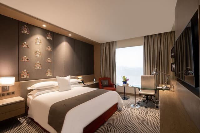Deluxe Room, 1 King Bed, City View (Pool Access)