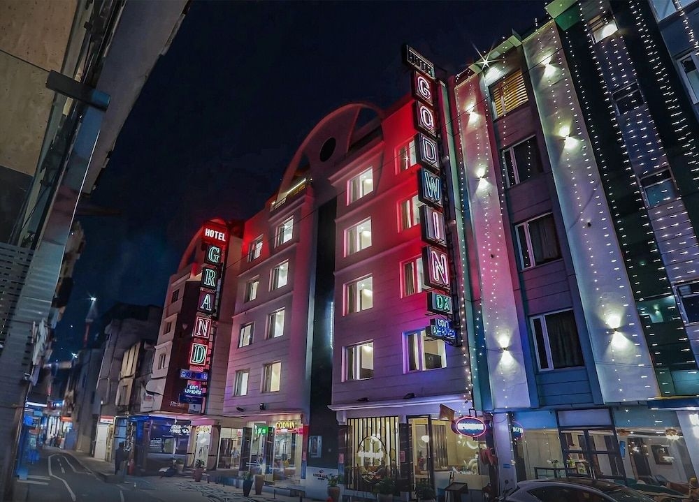 Hotel Godwin Deluxe1