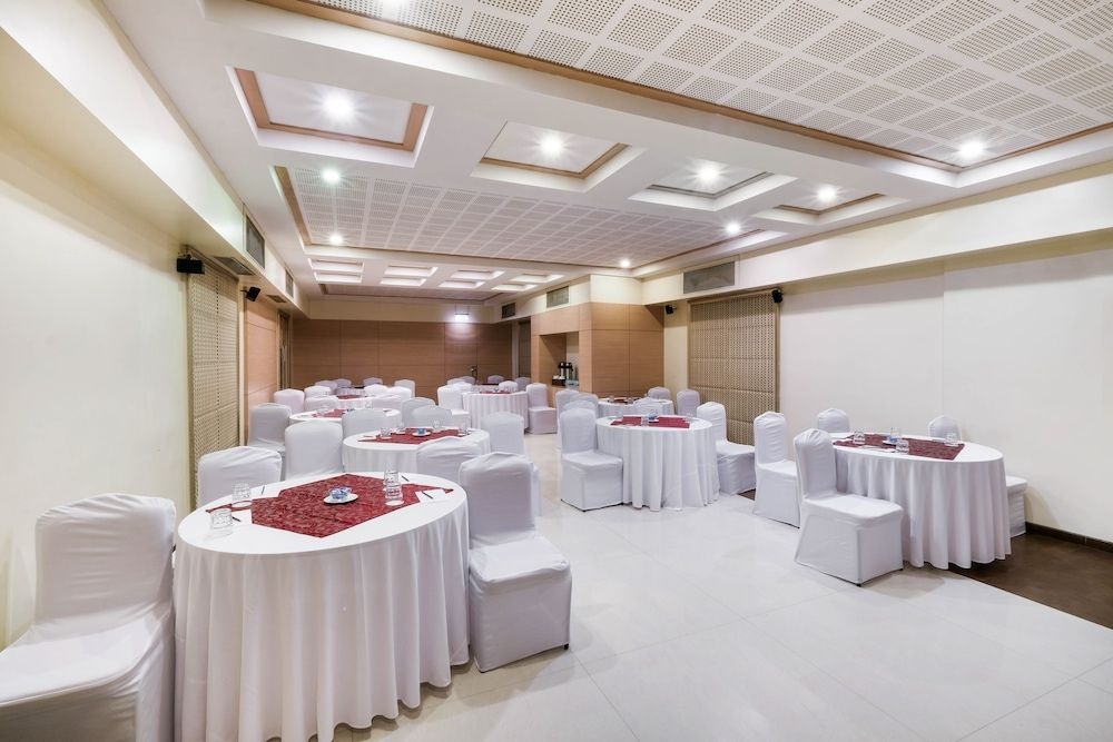 7 Apple Hotel, Pune4