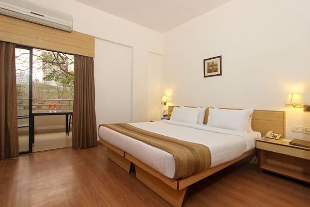 Semi Deluxe Room