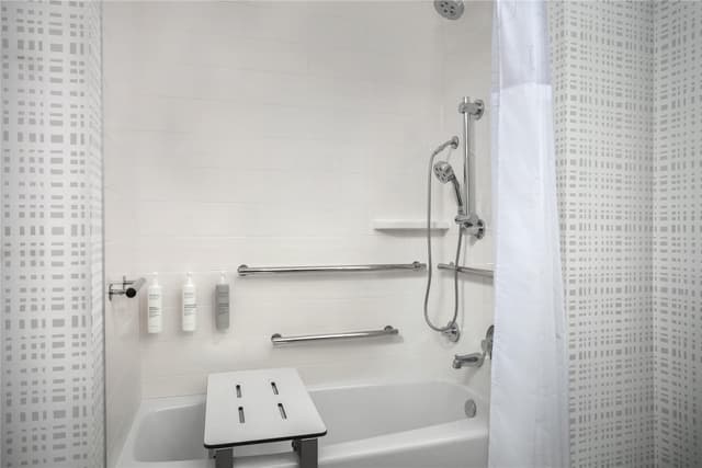 2QN MOBILITY ACCESS WITH TUB