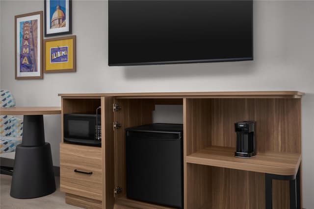 1 KING MOBILITY ACCESS WITH TUB