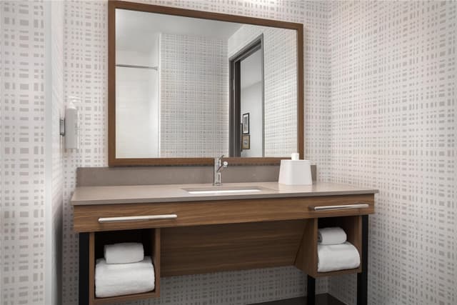 1 KING MOBILITY ACCESS WITH TUB