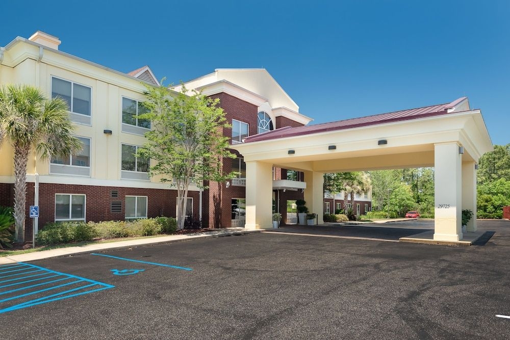 HOLIDAY INN EXPRESS & SUITES D2
